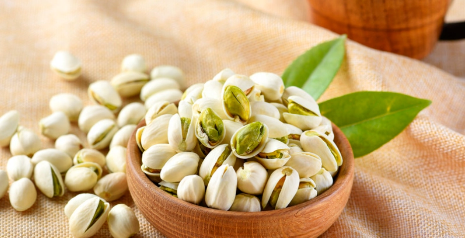 貓咪可以吃開心果嗎？獸醫解析開心果對貓的風險與安全餵食指南
