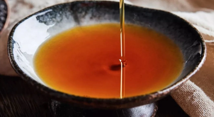 狗 吃 芝麻油
