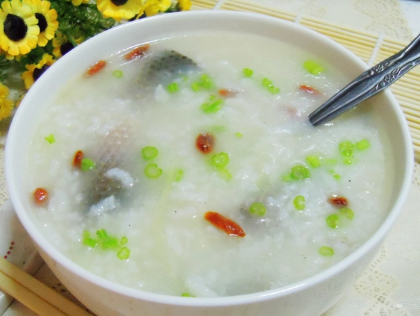 虱目魚皮粥做法